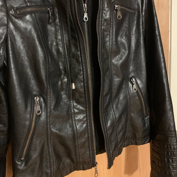 Leather jacket - Picture 2 of 5
